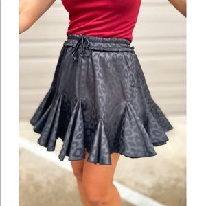 NWT Black Animal Print Reflective Flared Pleats Skort
